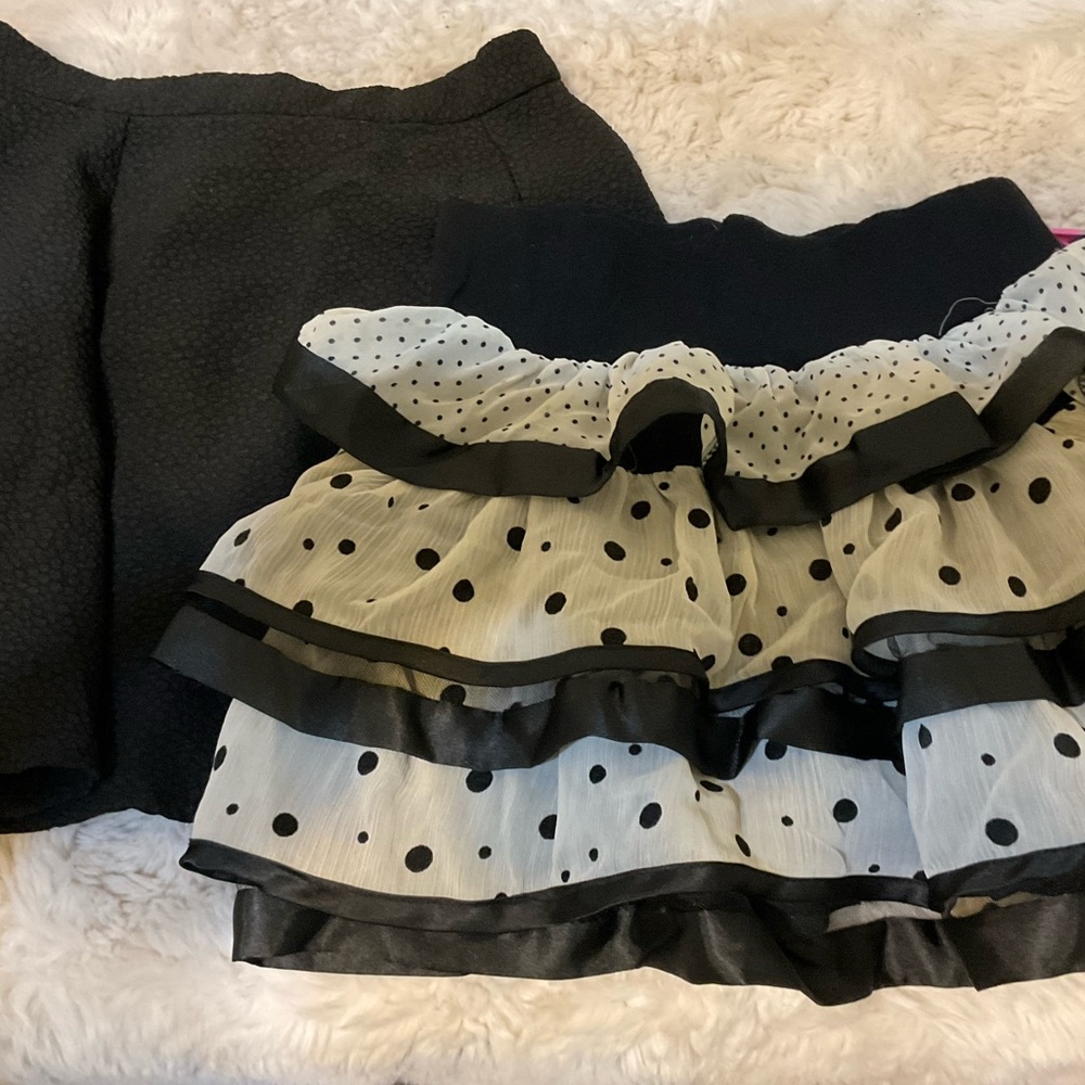 2 mini skirts XS